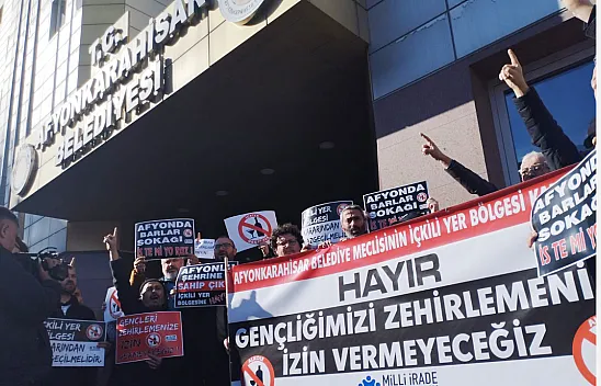 Belediye'ye 'Alkol Ruhsatı' Protestosu