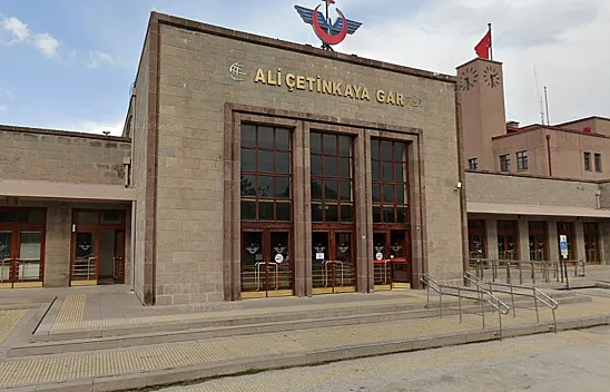 Cumhuriyet Bayramı'nda Tren Garı 'Mor-Beyaz'