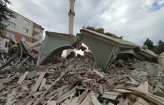 Depreme Dayanıksız Camii Yıkıldı, Hayırseverlerin Desteği Bekleniyor