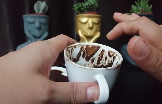 Fal Bakmak Hurafe Midir?