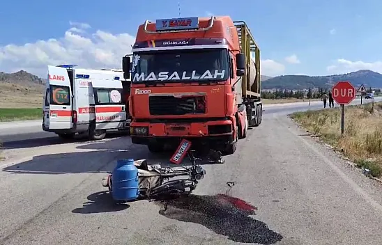 Feci Kaza! Motosikletli Genç Hastaneye Kaldırıldı