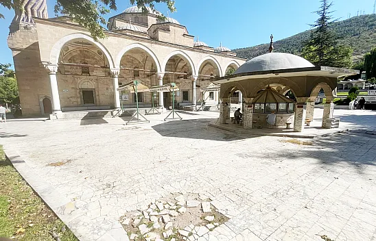 İmaret Camii Bahçesi Yenileniyor