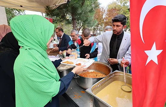İmaret Caminde Vakıf Hizmeti Sürüyor