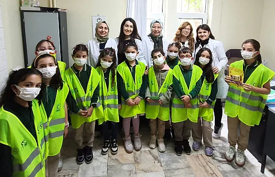 Öğrencilerden Büyük Vefa: Moral Verdiler