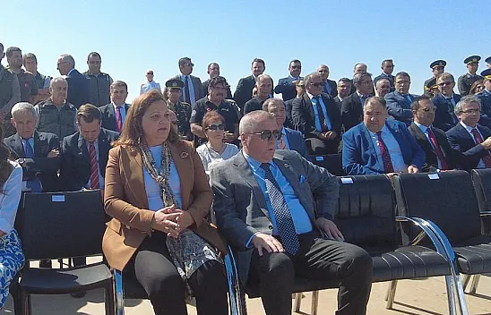 Sandalye Bahane, Kriz-Şov Şahane