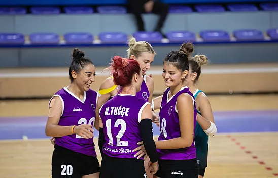 Sultanlar İlk Seti Aldı