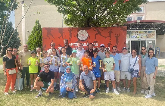 Tenis’te Yaz Turnuvası Afyon’da Yapıldı