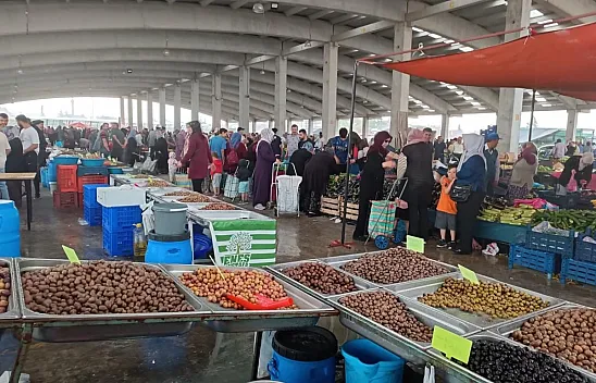 Yağışa Hazırlıksız Yakalanan Pazarcı Esnafı Zor Anlar Yaşadı