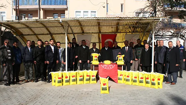 13 Çiftçiye Yem Bitkileri Tohumu Dağıtıldı