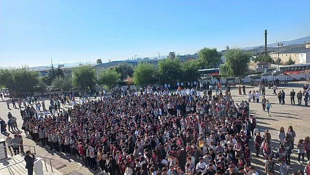 141 bin öğrenci ve 11 bin öğretmen ders başı yaptı