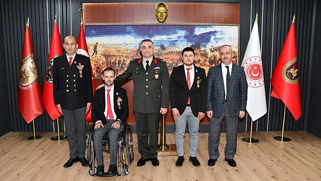 2 Gazi'ye Büyük Onur