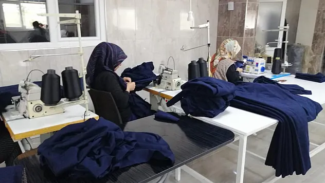 2 ton polar kumaş ile Afyon'dan depremzedelere özel imalat