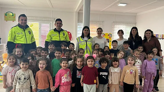 230 Minik Öğrenci Trafik Kurallarıyla Tanıştı