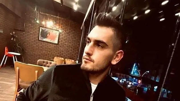 25 yaşındaki genç takla atan araçta can verdi