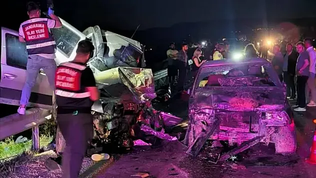 3 Araç Birbirine Girdi, 1 Ölü, 5 Yaralı