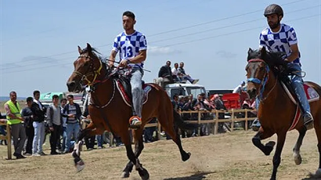 4. Rahvan At yarışları Dazkırı'da yapıldı