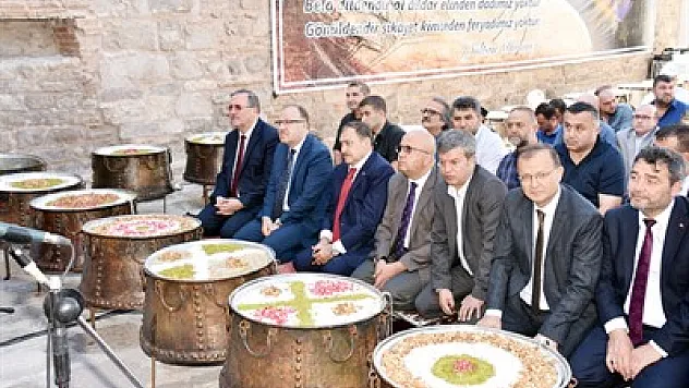 40 kazan aşure dağıtıldı