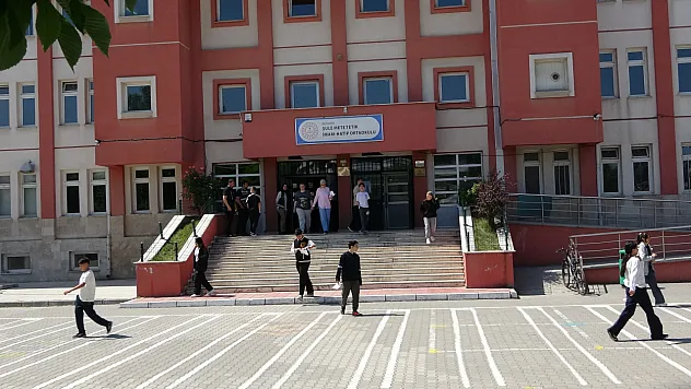 5 Bin 380 Öğrenci LGS Heyecanı Yaşadı