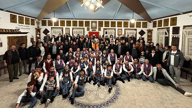 5 Yıldır Yaren Gecesi Düzenleyip, İlçe Kültürünü Yaşatıyorlar