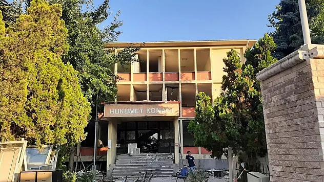61 yıllık Hükümet Konağı yıkıldı