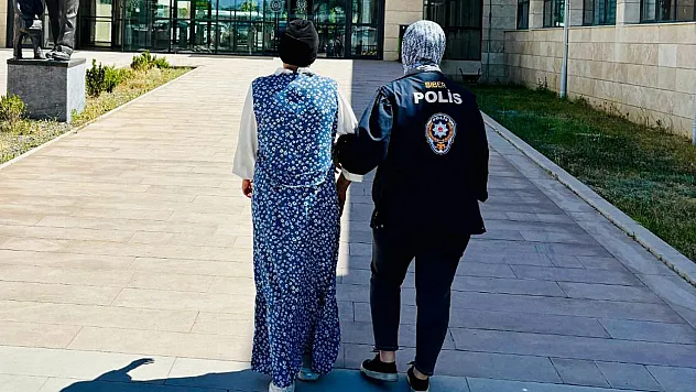 Adalet Yerini Buldu! Afyon'da Aranan Kadın Dolandırıcı Yakalandı