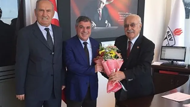 AEV gençlere ışık oluyor