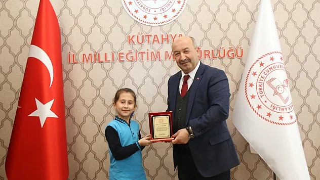 Afiş Ve Hikaye Yarışmalarında Dereceye Giren Öğrenciler Ödüllendirildi