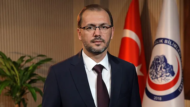 AFSÜ'de Akademisyenler Başarılı, Öğrenciler Memnun