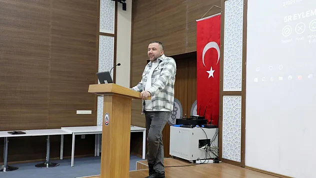 AFSÜ'de Enerji Verimliliği Seferberliği İçin Dikkat Çeken Etkinlik Afyon'dan Öğrencilere Kritik Çağrı