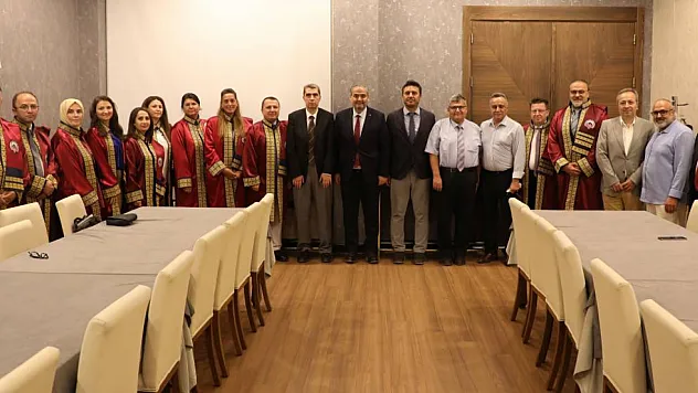 AFSÜ'de Yeni Kadrolara Atanan 11 Akademisyen Cübbe Giydi