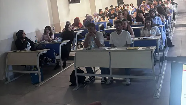 AFSÜ Eczacılık Fakültesi Öğrencileri Proje Sunumu Yaptı