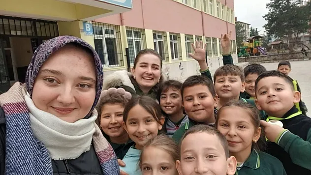 AFSÜ Öğrencileri İlkokul Öğrencilerine Okuma Alışkanlığı Kazandıracak