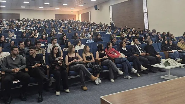 AFSÜ Öğrencilerine İngilizce Öğrenme Yol Haritası Çizildi