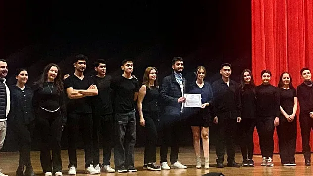 AFSÜ, Tiyatro Festivali'nde Temsil Edildi
