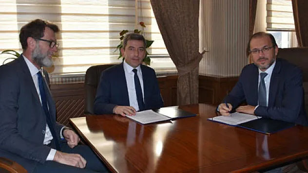 AFSÜ Vakıfbank ile maaş protokolü imzaladı