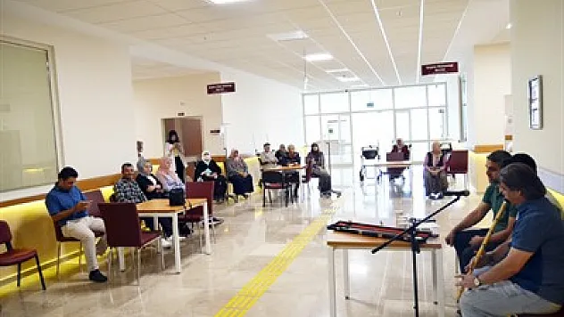 AFSÜ'de Onkoloji hastalarına müzik terapisi
