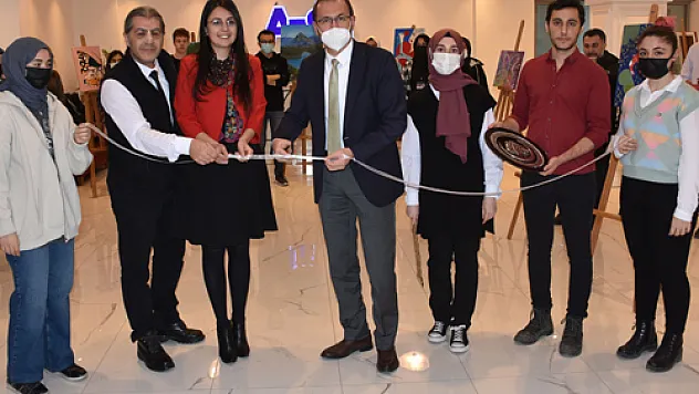AFSÜ'lüler resim yeteneklerini sergiledi
