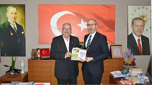 AFYAŞAD Kitapları Müdür Öztürk'e Takdim Edildi