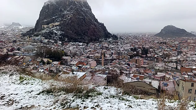 Afyon'a Nevruz Karı Yağdı