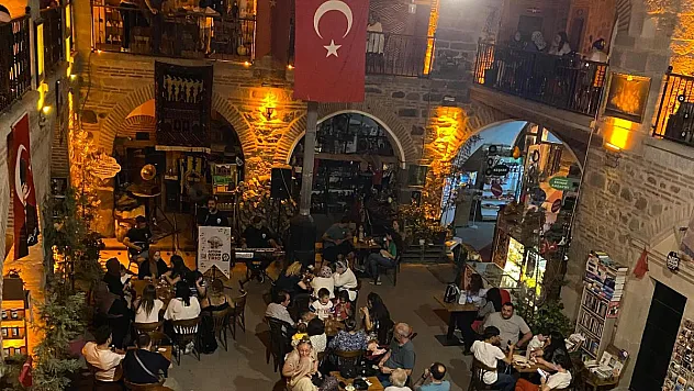 Afyon Akor Trio: Tarih-İ Taşhan’da Müzikal Ziyafet