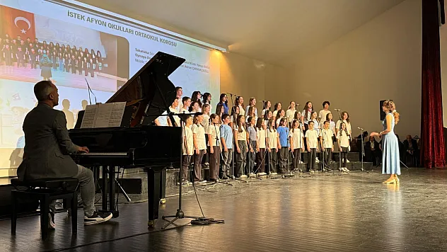 Afyon'da 16'ncı Kez Çocuk Koroları Şenliği Düzenlendi