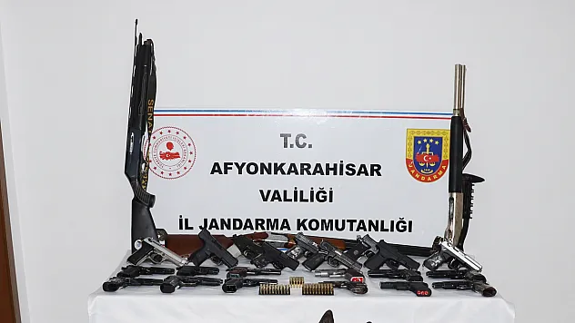 Afyon'da 17 Adrese Baskın: Cephanelik Gibi Evler