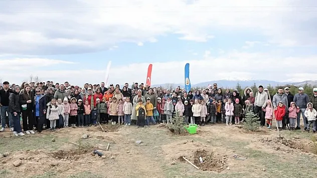 Afyon'da 200 Fidan Toprakla Buluştu