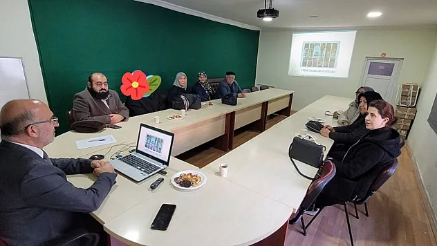 Afyon'da 2026 Yeni Dönem Umre Seminerleri Sürüyor