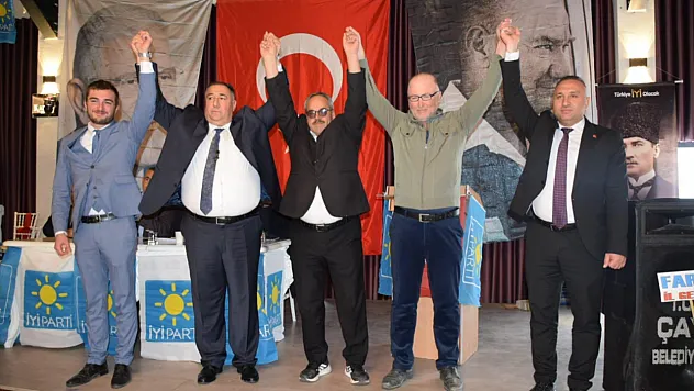 Afyon'da AK Parti, Yeniden Refah ve Ülkü Ocakları'ndan Üç İsim İYİ Parti Saflarına Katıldı