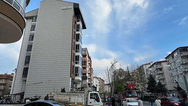 Afyon'da Apartmanda Korkutan Yangın