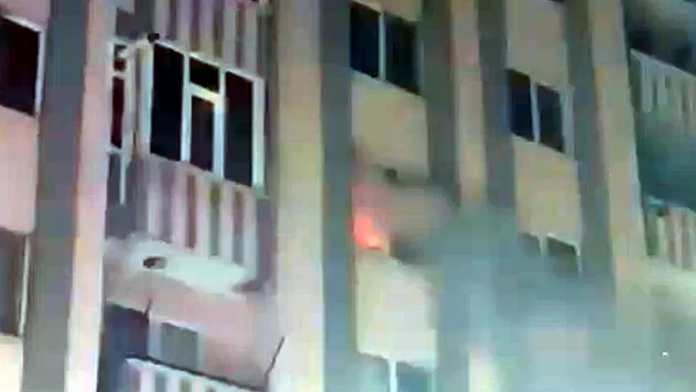 Afyon'da Apartmanda Yangın: Mahalleli Sokağa Döküldü