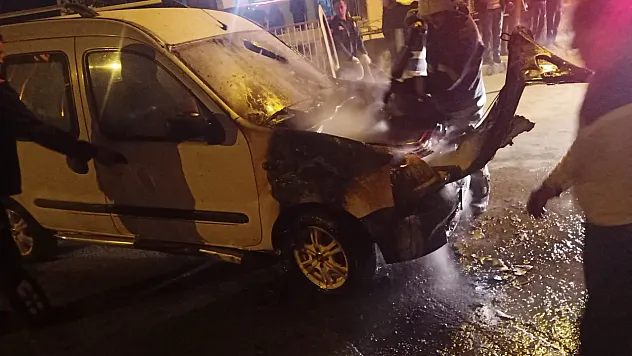 Afyon'da Araç Yangını! Adresi Yanlış Verdiler!