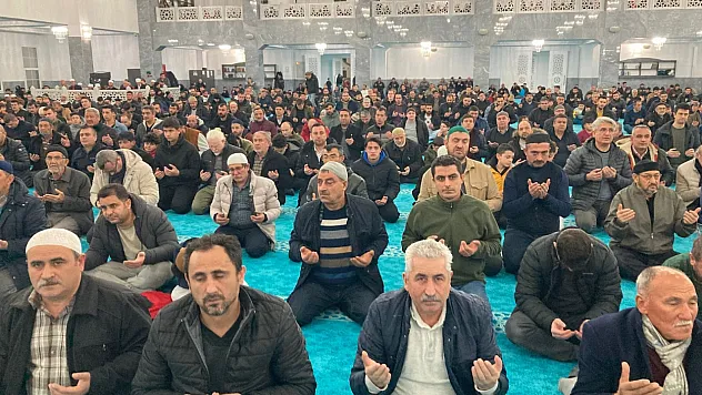 Afyon'da Berat Kandili Manevi Coşkuyla İdrak Edildi