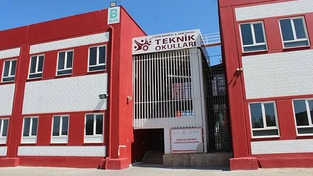 Afyon'da Bu Okulda Eğitim Alanlar Avrupa'da Staj Yapıyor, Mezunları İşsiz Kalmıyor!